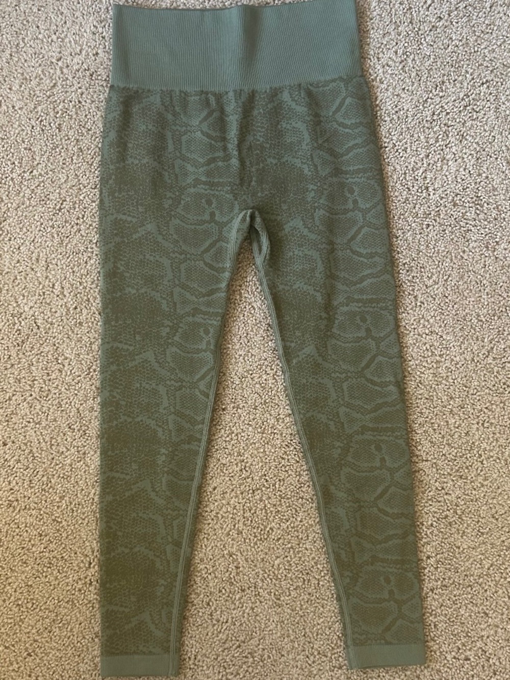 HALARA 7/8 Green Snakeskin Print Leggings NWOT